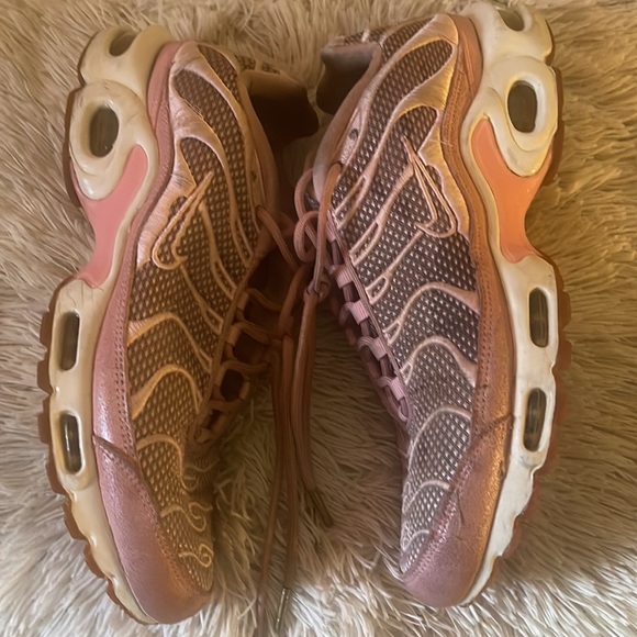 Nike Air Max Women’s 9 Pink Sneakers - Picture 4 of 10